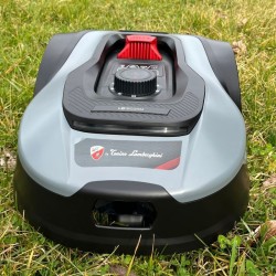 Lamborghini Lawn Mower 500m² - Autonomous and Silent