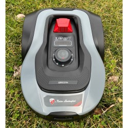 Lamborghini Lawn Mower 500m² - Autonomous and Silent