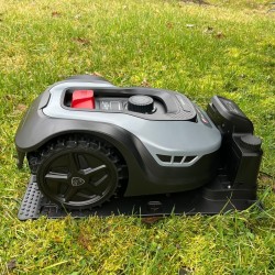 Robotmaaier Lamborghini 500m² - Autonoom en Stil