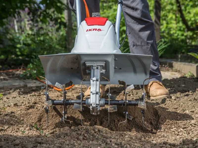 Préparer son sol au printemps : motoculteur ou motobineuse ? Guide complet